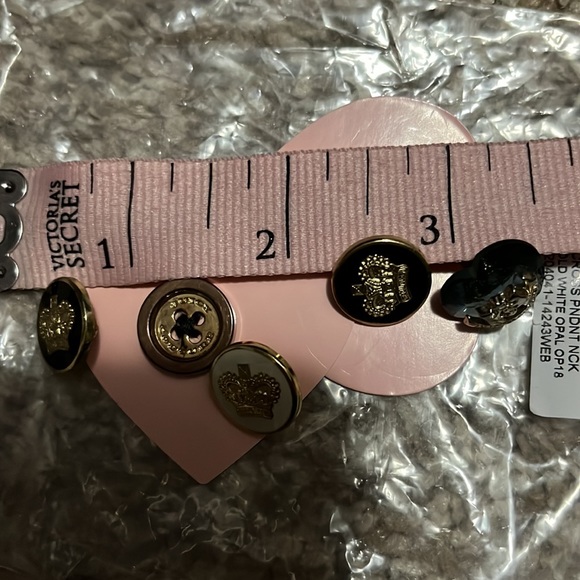 Juicy Couture Buttons and Earing - Picture 4 of 4